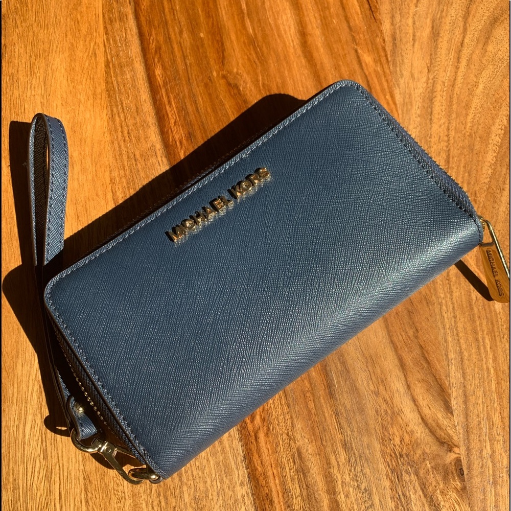 Michael Kors Saffiano Continental Wallet